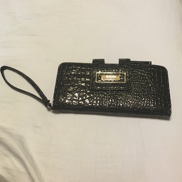 Kenneth Cole reaction wristlet