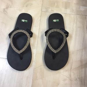 Sanuk beaded flip flip