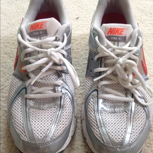Nike running shoes - Span 6 - Picture 1 of 3