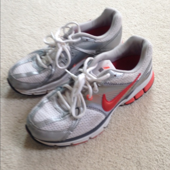 Nike running shoes - Span 6 - Picture 2 of 3