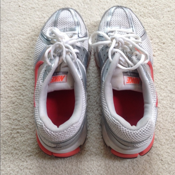 Nike running shoes - Span 6 - Picture 3 of 3