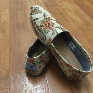 Paisley printed TOMS