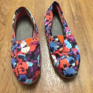 Toms with floral print