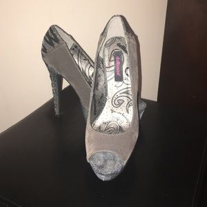 Gray peep toes pumps
