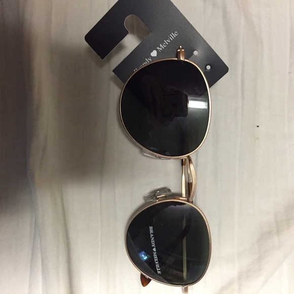 BRANDY MELVILLE SHADES😎