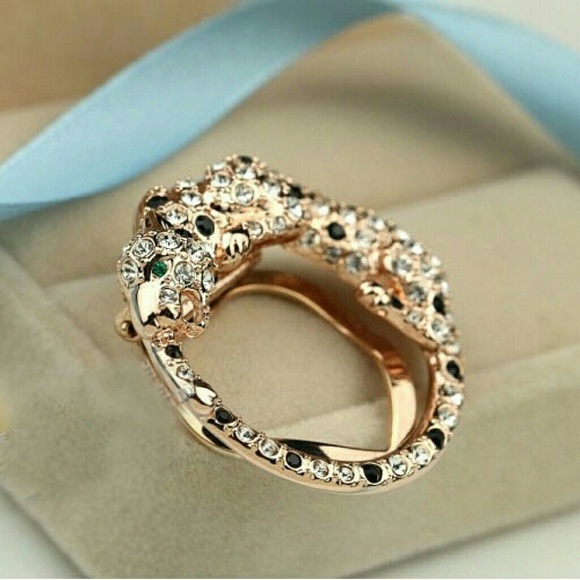Rhinestone leopard 18k rose gold brooch