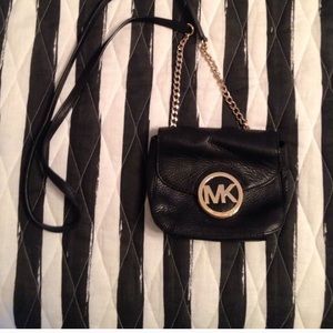 Black leather Micheal Kors crossbody purse!
