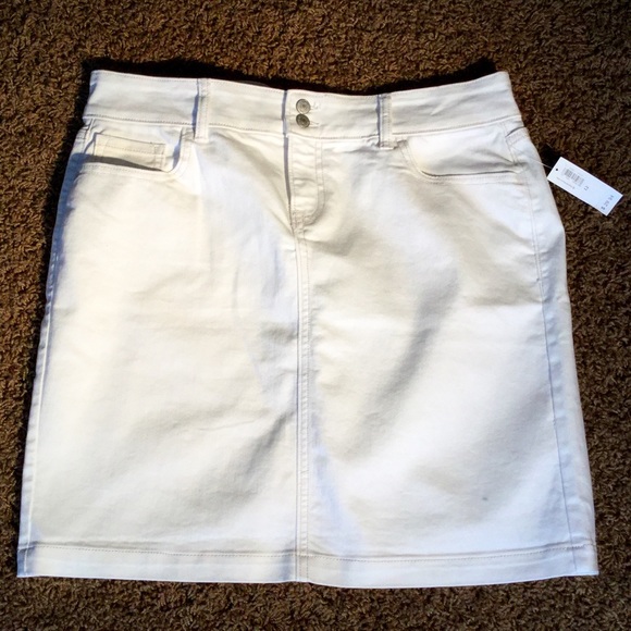 ▪️Old Navy▪️White denim skirt
