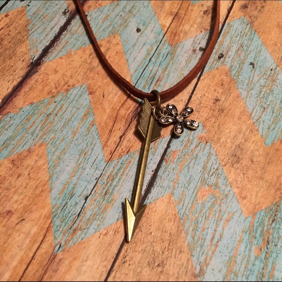 Antique Gold Arrow Suede Necklace - Picture 2 of 3