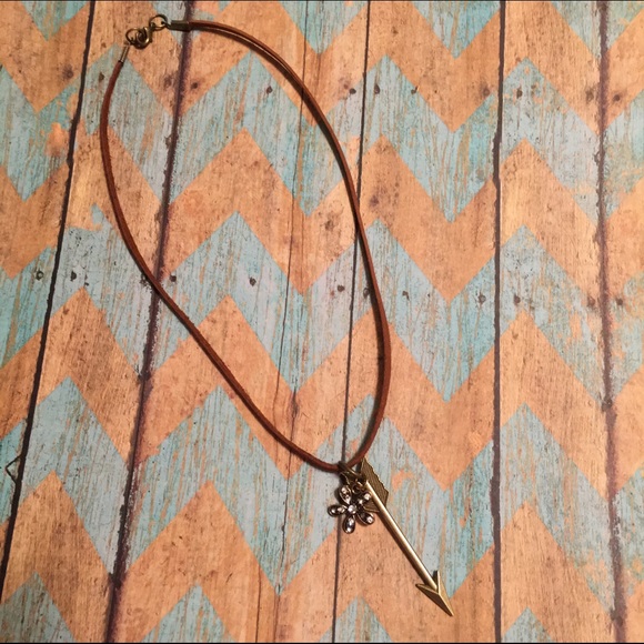 Antique Gold Arrow Suede Necklace - Picture 3 of 3