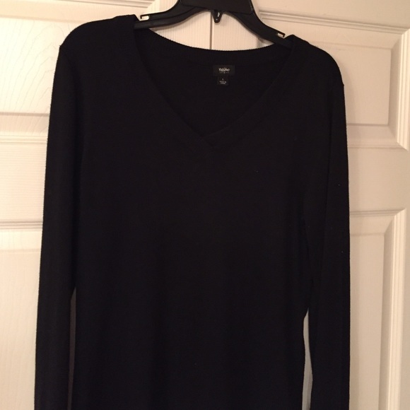 Light v-neck sweater