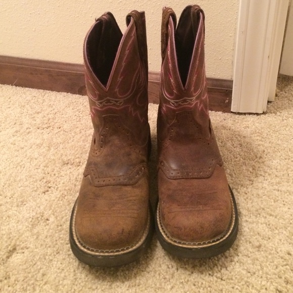 ****ON HOLD**** Justin Boots