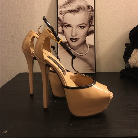 Steve Madden Angels Nude and Black Platform Heels - Picture 1 of 4