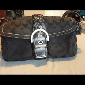 Medium size Coach purse