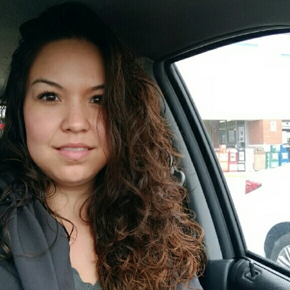 Meet your Posher, Laura