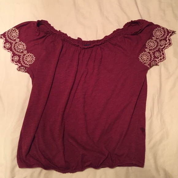 American Eagle Burgundy Top