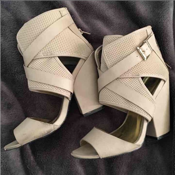 ❌SOLD❌ Bebe heels - Picture 3 of 3