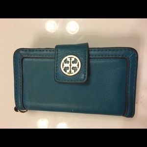 Tory Burch IPhone 5s holder with wallet.