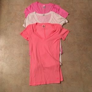 V-neck tees 🌷