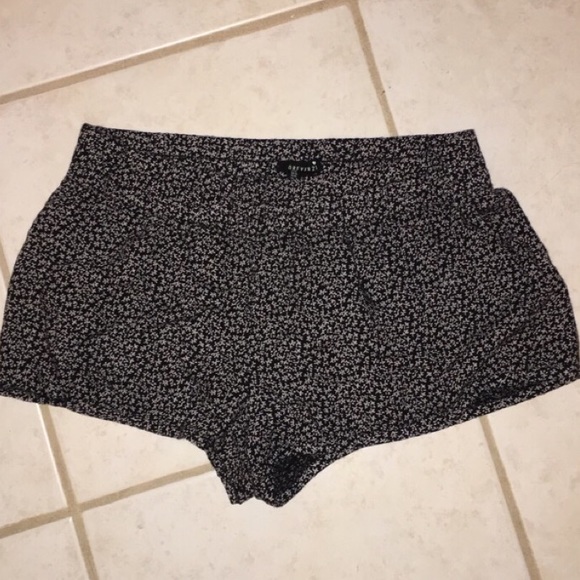 Mid rise summer shorts