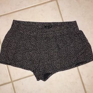 Mid rise summer shorts