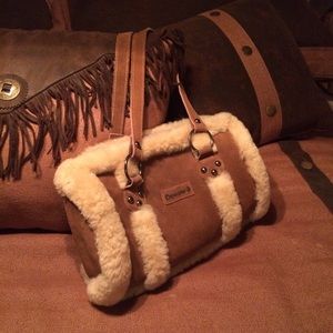 ✨Suede BEARPAW Purse