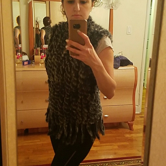 Fringe black and white Rabbit Fur Vest - Picture 3 of 4