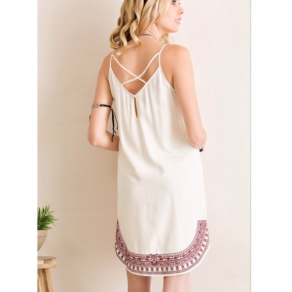 ONLY 2!! NWT Embroidered Bohemian Dress - Picture 3 of 4