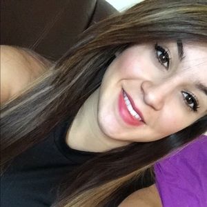 Meet your Posher, Corina