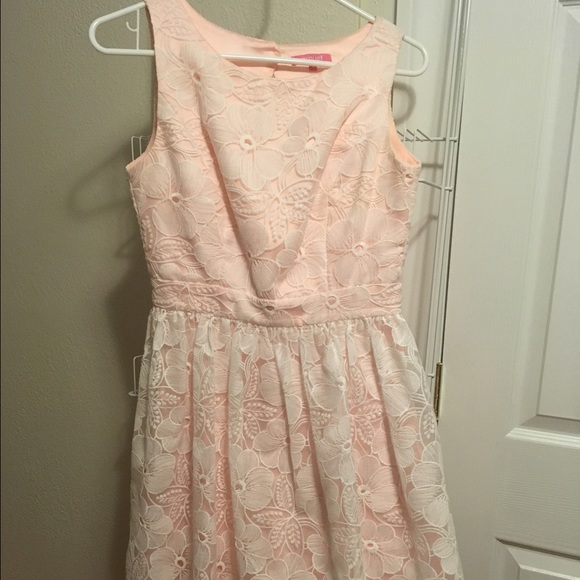 Super cute lace dress!