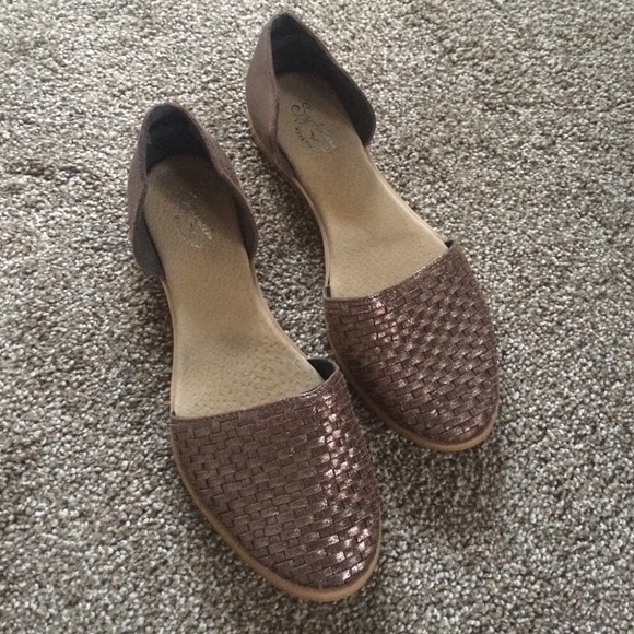 LAST CHANCE! 💞 Bronze slip-ons from Seychelles