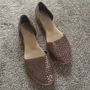 LAST CHANCE! 💞 Bronze slip-ons from Seychelles