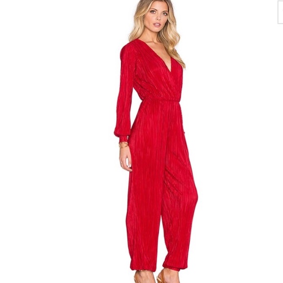 Red pleated playsuit - Picture 2 of 2