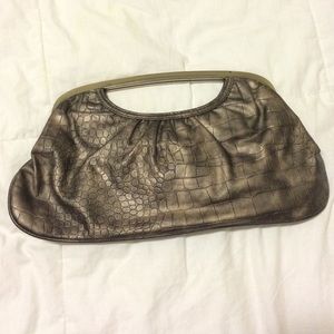 Express snakeskin clutch with magnetic closure