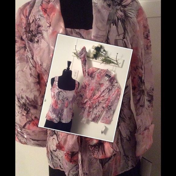 $SOLD$ ☃️Designer 2-piece Blouse☃️
