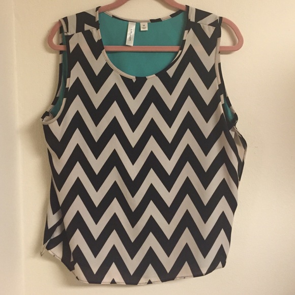 ❌SOLD ❌ Chevron black/cream blouse w/ teal