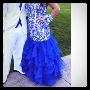 Size 10-12 prom dress. Worn once. $400 obo