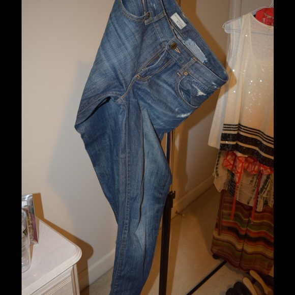Gap boyfriend jeans size 6/28