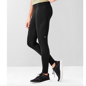 Gap fit gfast leggings with mesh panel | L