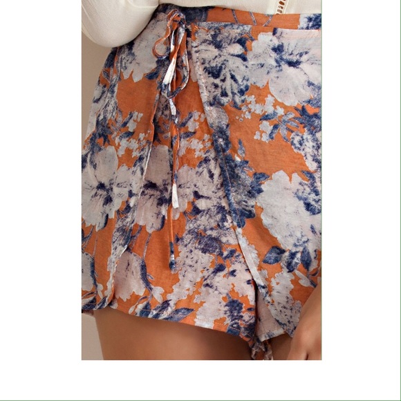 Gorgeous comfortable Floral Shorts - Picture 3 of 4