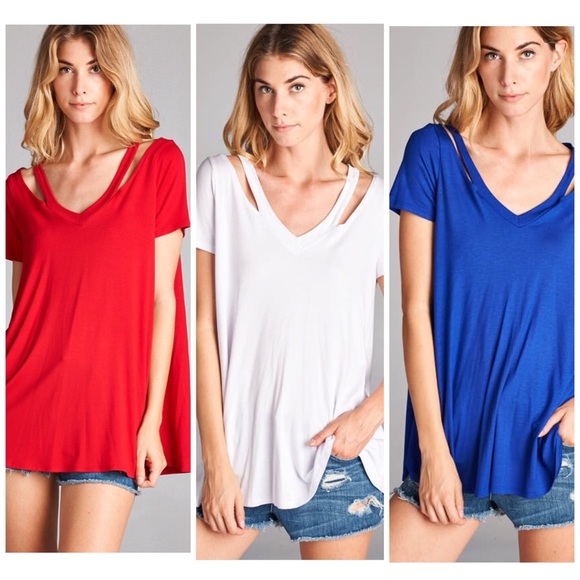 Vivacouture Tops - 1 HR Last One Sale‼️ Essential Cut Out Tee
