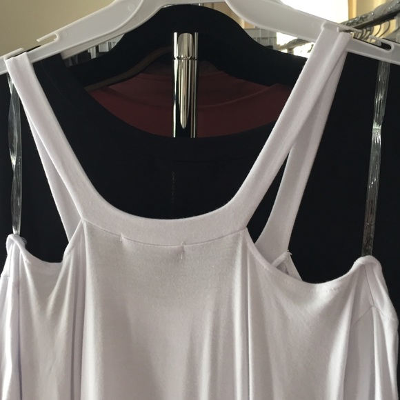 1 HR Last One Sale‼️ Essential Cut Out Tee - Picture 3 of 4