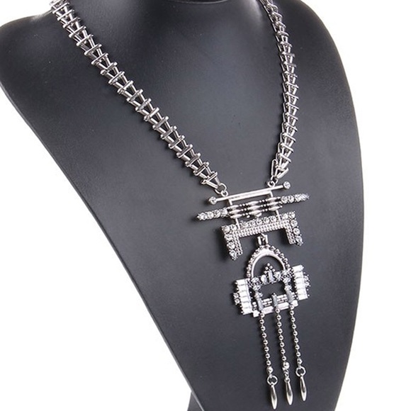 Statement necklace