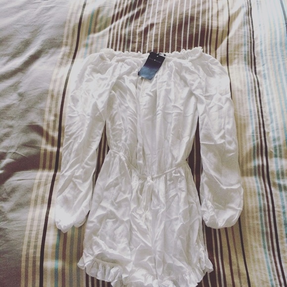 NWT Brandy Melville Gabriella romper - Picture 2 of 2