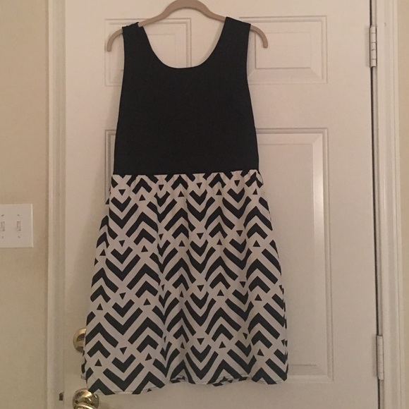 41 Hawthorn black and white dress