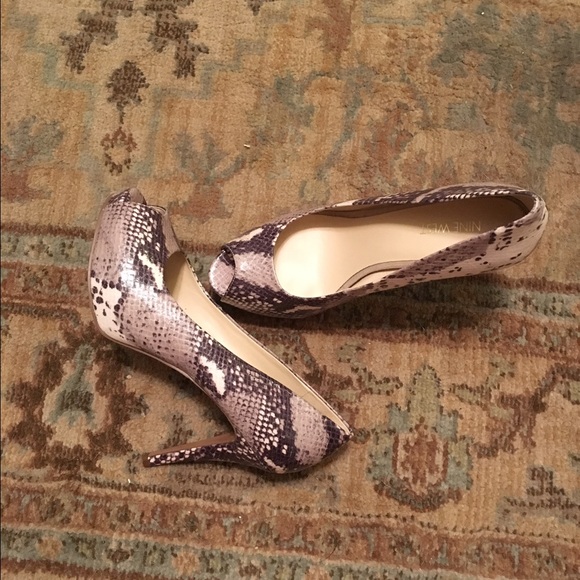 Sold! 🚨 Nine West snake skin pumps.