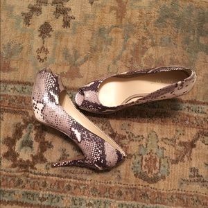 Sold! 🚨 Nine West snake skin pumps.