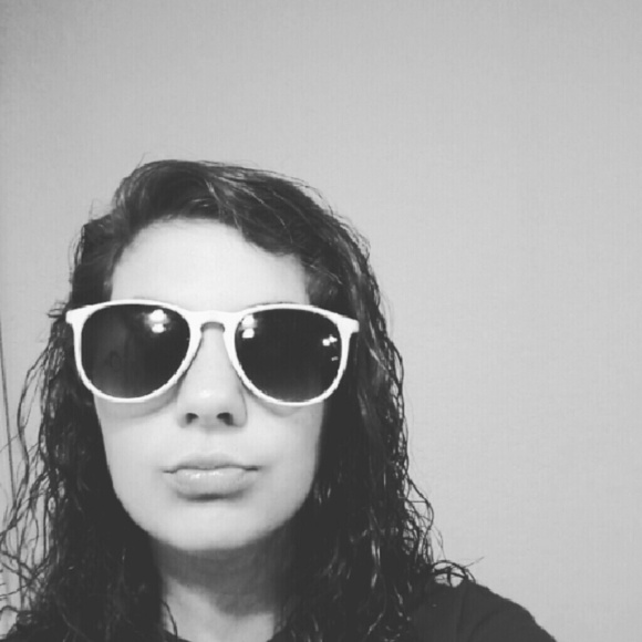 Meet your Posher, Jillian - Picture 1 of 1