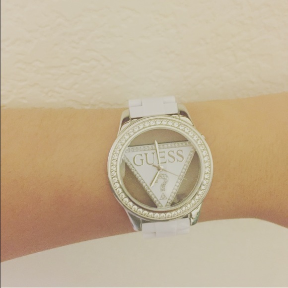 guess triangle watch