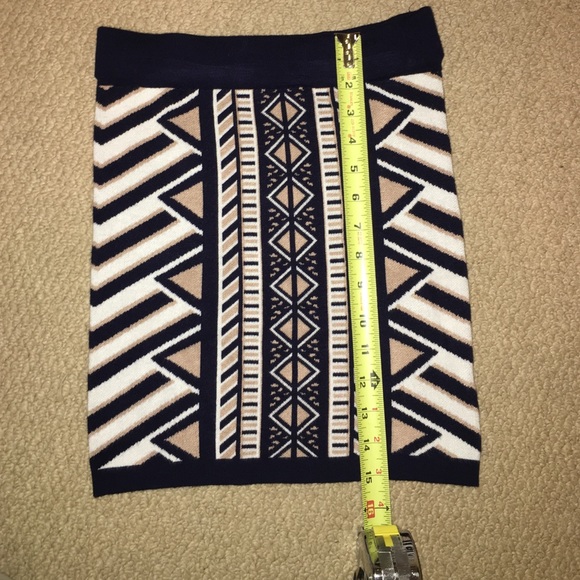 Fitted mini skirt - Picture 3 of 3